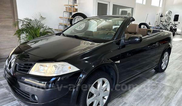 Оренда кабріолета Renault Megane чорний