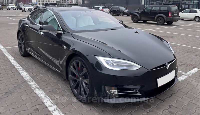 Оренда електромобіля TESLA Model S Performance чорна