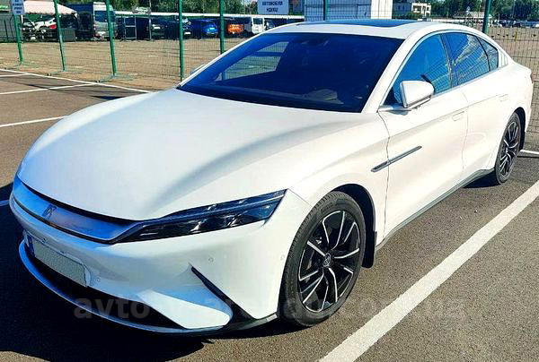 Оренда авто з водієм BYD HAN з водієм