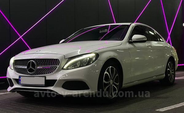 Оренда авто з водієм Mercedes Benz C300 white