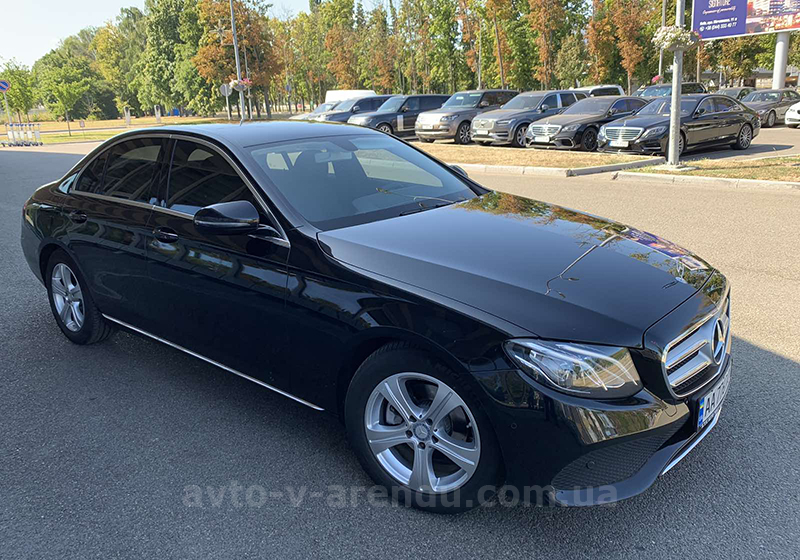 Оренда авто з водієм Mercedes W213 чорний