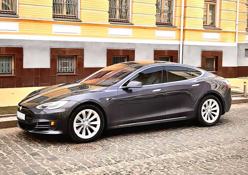 Оренда електромобіля TESLA Model S 75 графіт