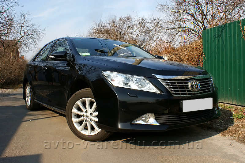 Оренда авто з водієм Toyota Camry V50 чорна