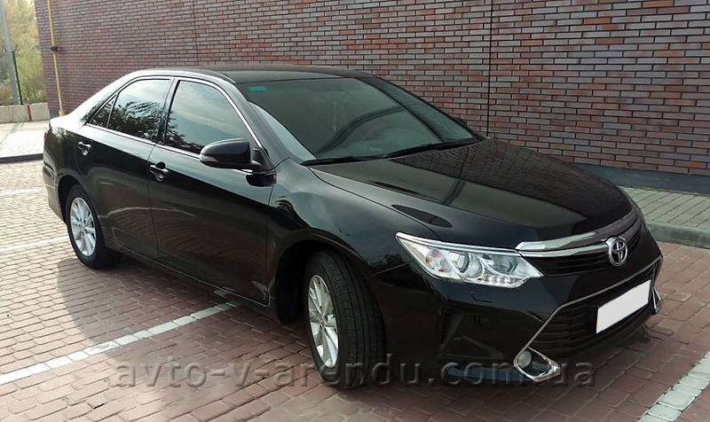 Оренда авто з водієм Toyota Camry V55 чорна