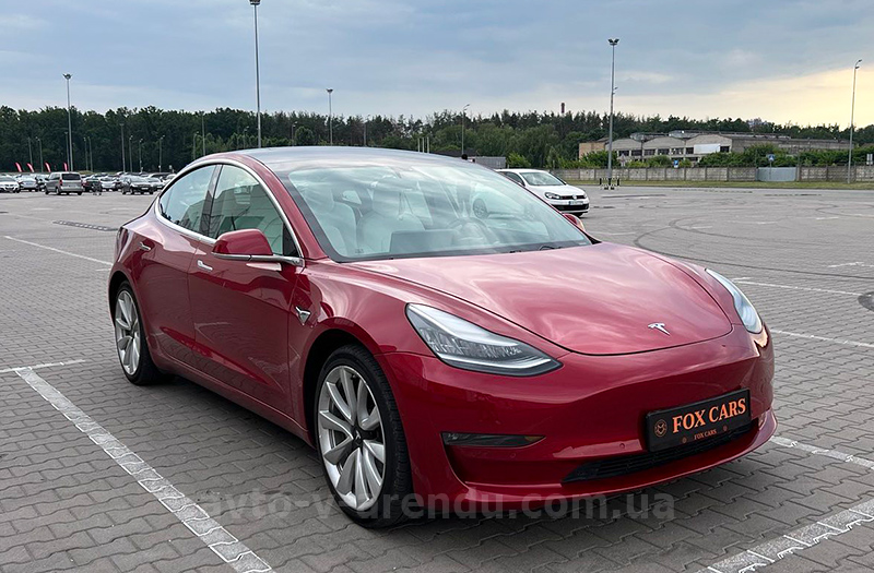 Оренда електромобіля TESLA Model 3 75D червона