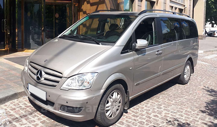 Оренда мікроавтобуса з водієм Mercedes Vito