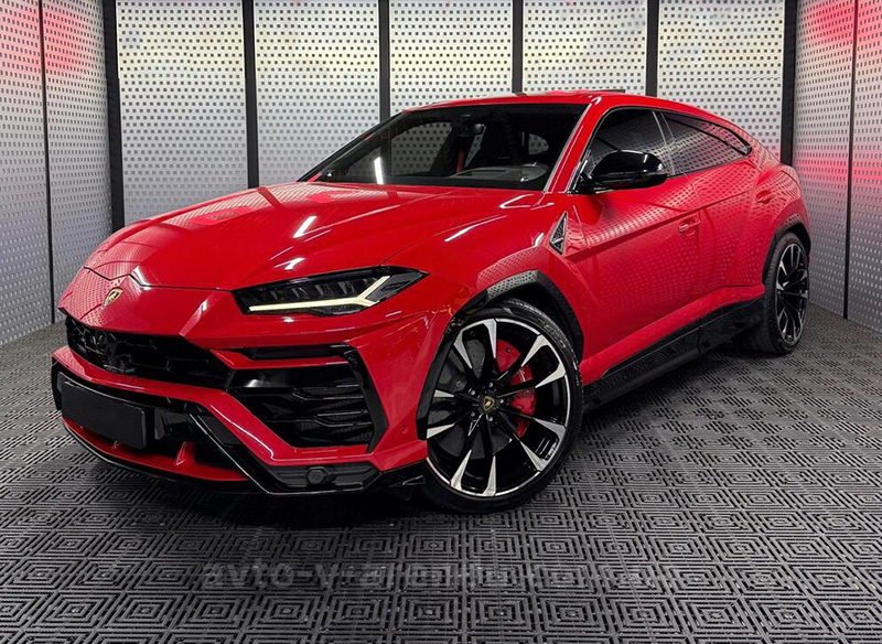 Оренда кросовера Lamborghini Urus з водієм, прокат авто Ламборгини Урус без водія у Києві
