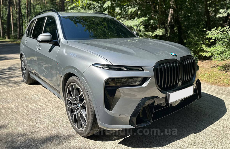 Оренда позашляховика BMW X7 40D з водієм у Києві