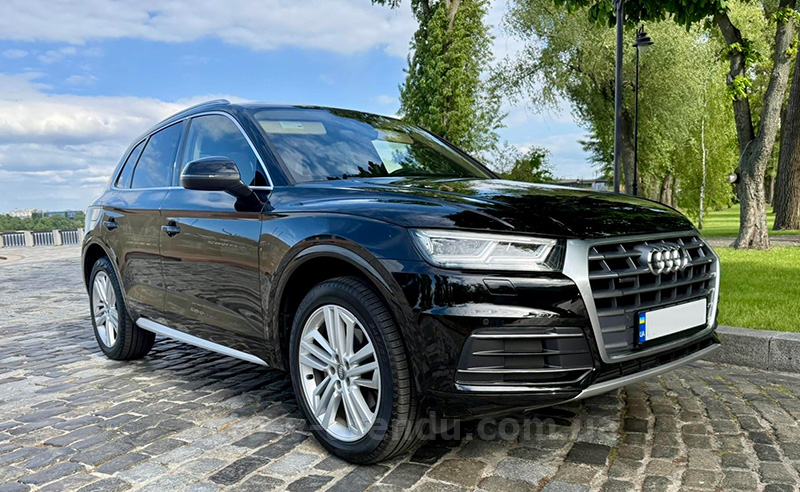 Оренда позашляховика з водієм Audi Q5 чорний