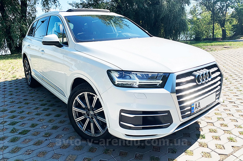 Оренда позашляховика з водієм Audi Q7 білий