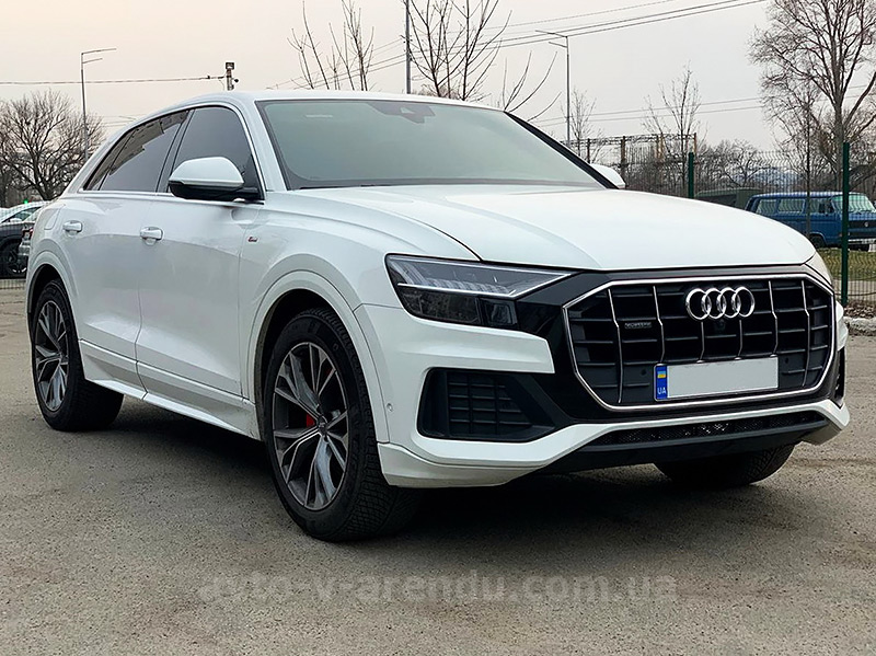 Оренда позашляховика з водієм Audi Q8 S Line білий