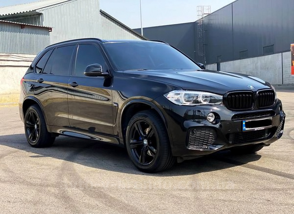 Оренда позашляховика BMW X5 з водієм у Києві