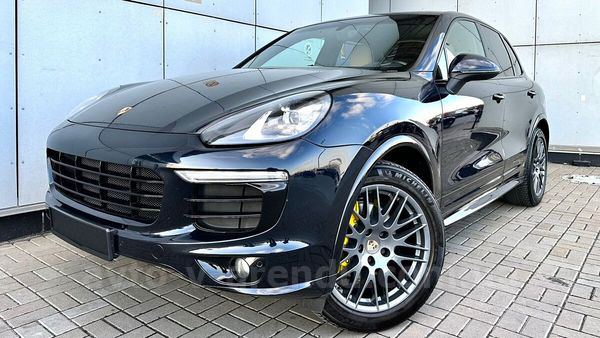 Оренда позашляховика джипа Porsche Cayenne чорний з водієм у Києві