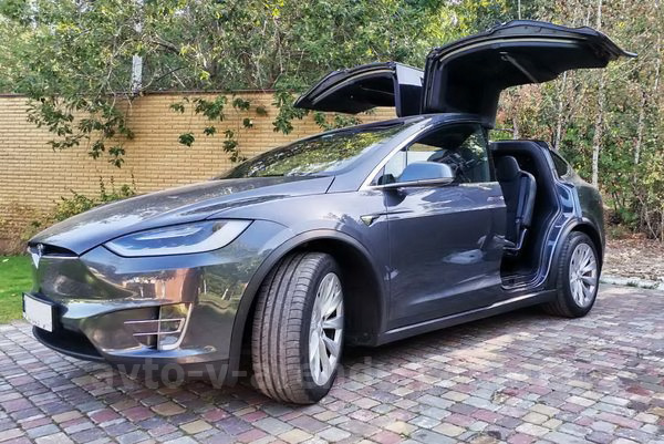 Оренда електро позашляховика TESLA Model X grey з водієм у Києві