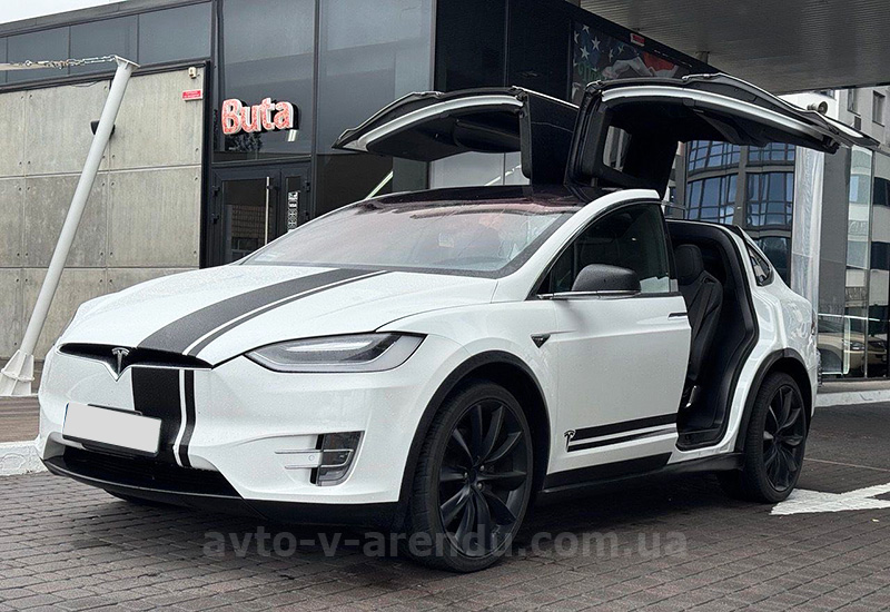 Оренда електро позашляховика TESLA Model X з водієм у Києві