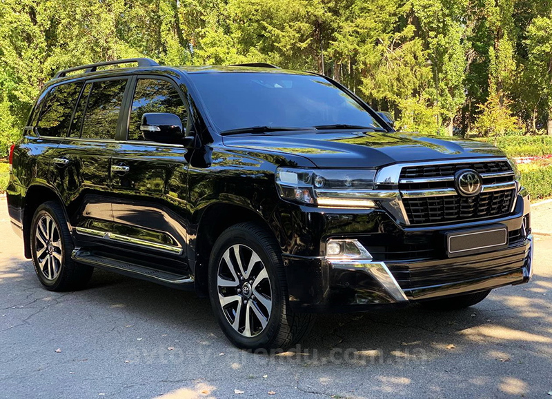Оренда позашляховика Toyota Land Cruiser 200 у Києві