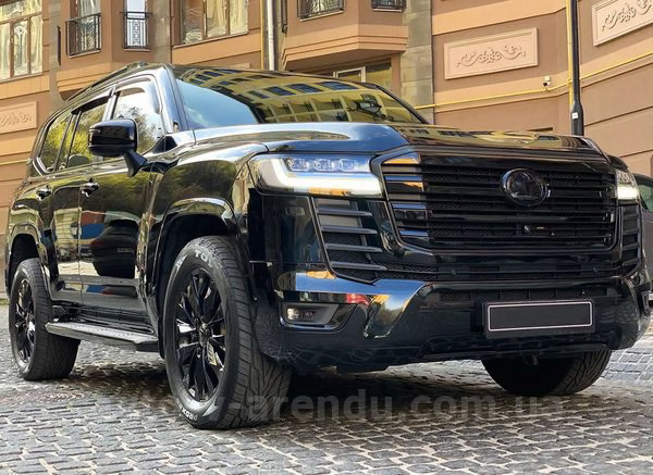 Оренда позашляховика Toyota Land Cruiser 300 у Києві